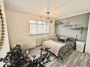 Cartlodge Avenue- click for photo gallery